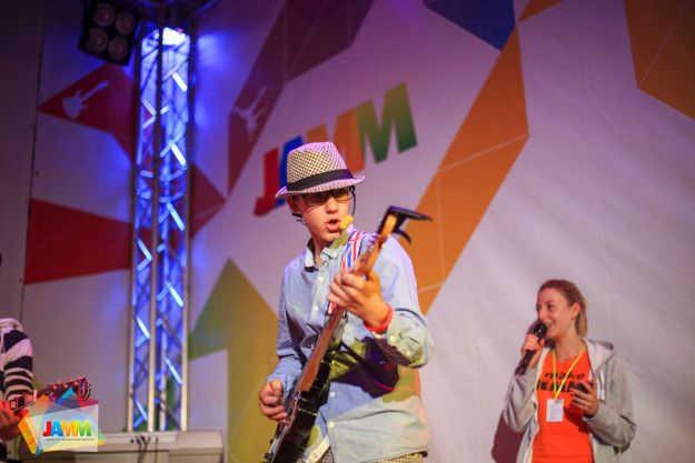 Обучение музыке в летнем детском лагере под Киевом JAMM