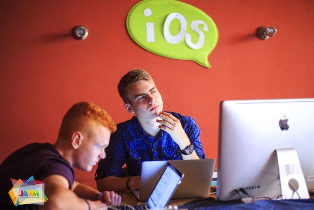 Обучение разработки приложений под iOS для подростков в летнем лагере iJAMM Лагерь по программированию для подростков iJAMM