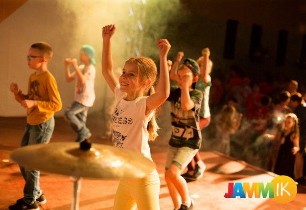 27588831152_71bc73ab52_b